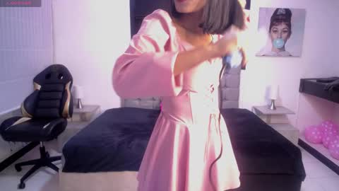 Snapshot of wendy_1_ chatting on 05/15/26, 03:35 wendy_1_ online show from 05/15/26, 03:35
