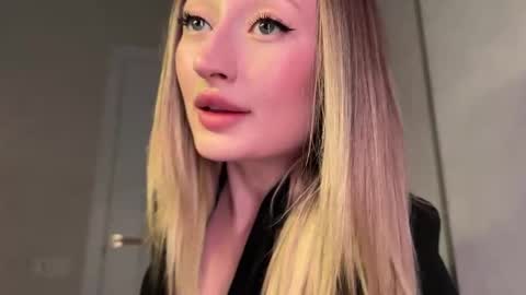 Daisy    online show from 09/13/25, 05:13