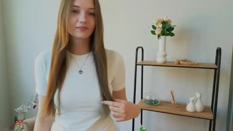 Snapshot of wendy_ross_ chatting on 06/03/26, 08:06 Elsa online show from 06/03/26, 08:06