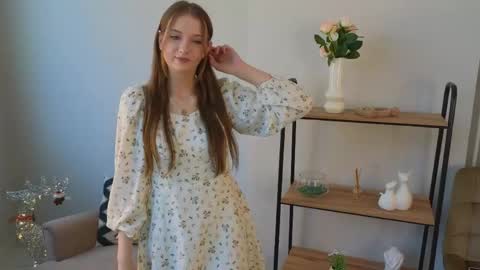 Snapshot of wendy_ross_ chatting on 06/05/26, 08:31 Elsa online show from 06/05/26, 08:31