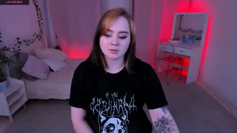 Snapshot of wendyycandy chatting on 11/03/25, 02:07 wendyycandy online show from 11/03/25, 02:07