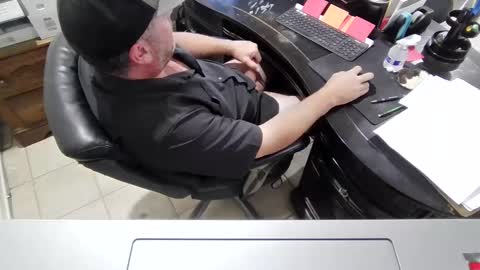 wes40960 online show from 10/10/25, 08:08