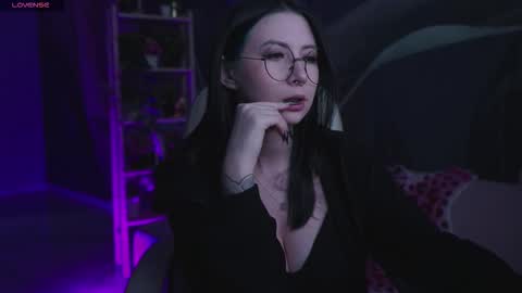 little girl who is always rightLisa online show from 09/29/25, 01:55