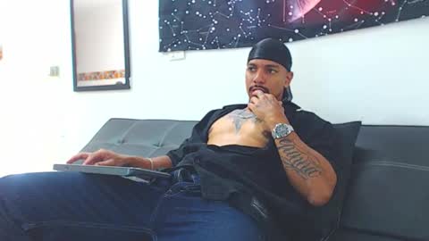 Wesley Rogger online show from 11/16/25, 04:56