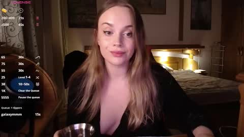 Lana online show from 11/18/25, 08:46