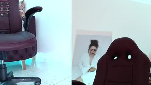 Snapshot of wet_liss chatting on 03/05/25, 01:21 Diva online show from 03/05/25, 01:21