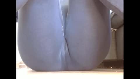 wet_pants2022 online show from 03/06/25, 11:25