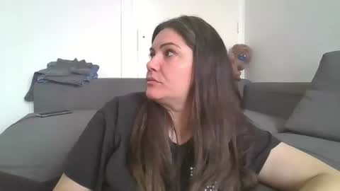 wet_pants2022 online show from 11/18/25, 12:53