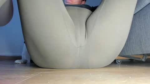 wet_pants2022 online show from 07/25/26, 07:00
