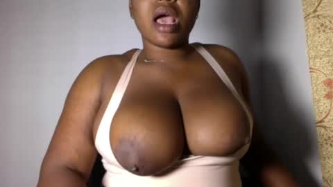 Snapshot of wet_pussyy24 chatting on 12/19/24, 12:02 lily online show from 12/19/24, 12:02