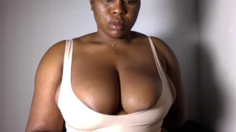 Snapshot of wet_pussyy24 chatting on 01/14/25, 12:33 lily online show from 01/14/25, 12:33