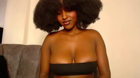 Snapshot of wet_wife_material chatting on 02/06/25, 12:05 Macey online show from 02/06/25, 12:05