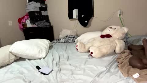 Snapshot of wetcreamerr chatting on 12/14/24, 06:24 SheSquirts online show from 12/14/24, 06:24