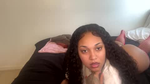 Snapshot of wetcreamerr chatting on 10/06/25, 04:04 SheSquirts online show from 10/06/25, 04:04