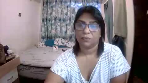 Snapshot of wetindian1971 chatting on 04/02/26, 04:21 kavita online show from 04/02/26, 04:21