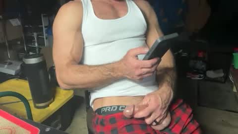 Snapshot of whackingmywilly chatting on 12/16/25, 01:21 whackingmywilly online show from 12/16/25, 01:21