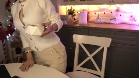 Victoria Maria online show from 12/29/24, 06:49