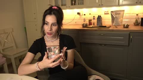 Victoria Maria online show from 01/10/25, 09:55