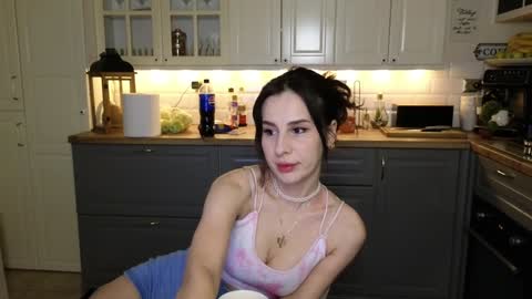 Victoria Maria online show from 01/11/25, 11:35