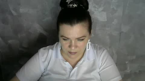 white__queen_ online show from 06/15/26, 06:59