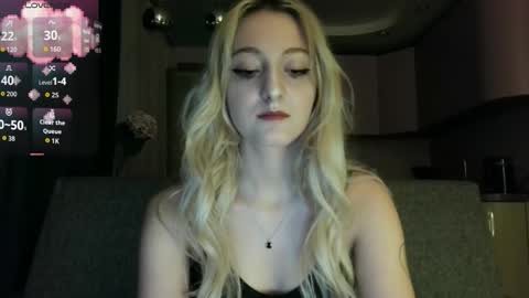 Lina online show from 09/12/25, 10:10