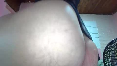white_sexy_ online show from 01/08/25, 12:26