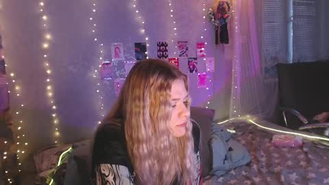 Snapshot of white_truffle chatting on 05/02/26, 03:06 Melania and Mikey online show from 05/02/26, 03:06