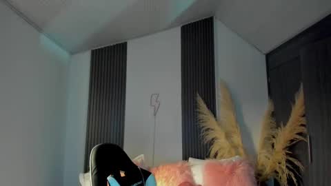 Snapshot of whiteatenea chatting on 10/27/25, 08:46 whiteatenea online show from 10/27/25, 08:46