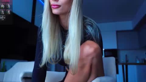 Snapshot of whitebanny chatting on 09/14/25, 08:35 Kate online show from 09/14/25, 08:35