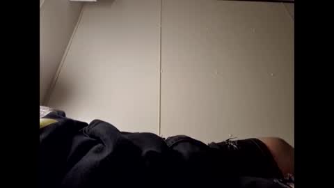 whiteboi9284 online show from 11/24/25, 12:21