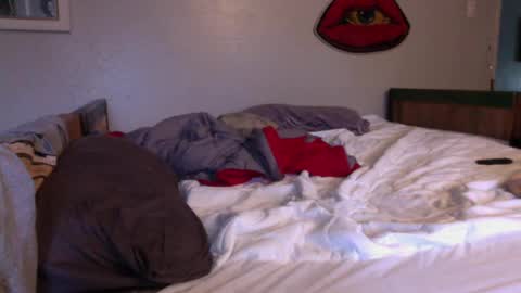 just  str8 stud nut  1000 online show from 12/04/24, 09:35