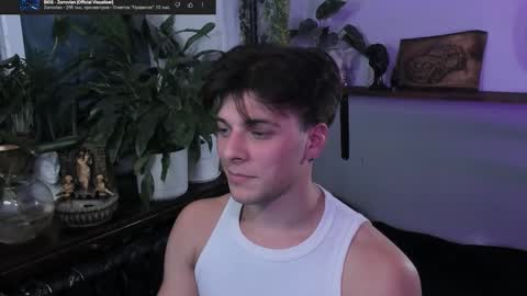 Snapshot of whiteegrimm chatting on 09/24/25, 09:51 Gus online show from 09/24/25, 09:51