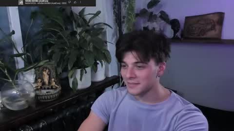 Snapshot of whiteegrimm chatting on 09/27/25, 07:41 Gus online show from 09/27/25, 07:41