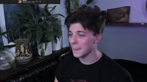 Snapshot of whiteegrimm chatting on 10/06/25, 09:12 Gus online show from 10/06/25, 09:12