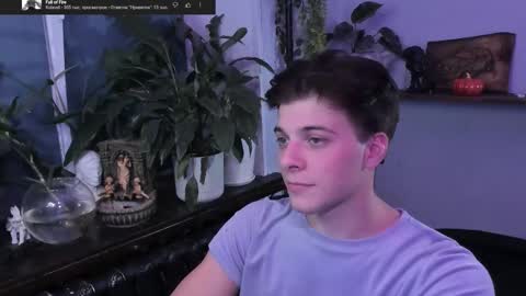 Snapshot of whiteegrimm chatting on 10/09/25, 05:22 Gus online show from 10/09/25, 05:22