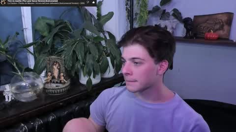 Snapshot of whiteegrimm chatting on 10/12/25, 06:40 Gus online show from 10/12/25, 06:40