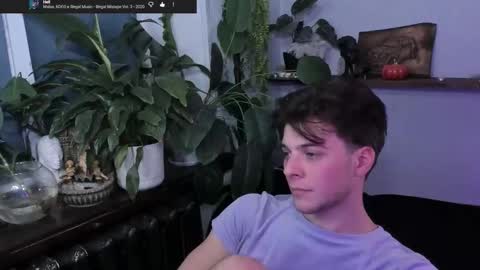 Snapshot of whiteegrimm chatting on 10/24/25, 09:55 Gus online show from 10/24/25, 09:55