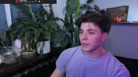 Snapshot of whiteegrimm chatting on 10/26/25, 09:10 Gus online show from 10/26/25, 09:10