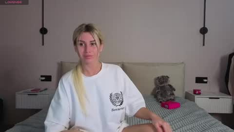 Snapshot of whiteflower_x0 chatting on 06/10/26, 09:19 ASK ME online show from 06/10/26, 09:19