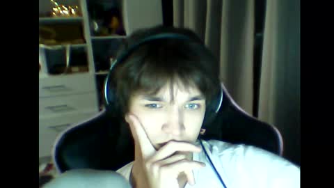 Snapshot of whitekingg chatting on 12/16/25, 06:24 whitekingg online show from 12/16/25, 06:24