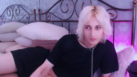 Snapshot of whitenyx chatting on 09/21/25, 08:16 Nyx online show from 09/21/25, 08:16