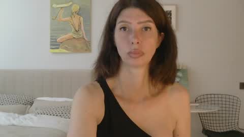 White Queen online show from 07/29/26, 07:06