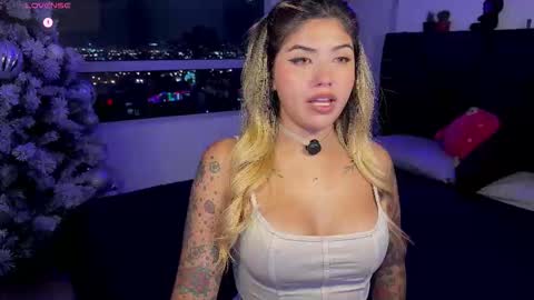 Snapshot of whites_emma chatting on 02/06/26, 01:21 EMMA online show from 02/06/26, 01:21