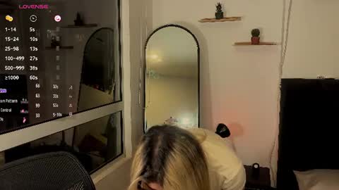 Snapshot of whites_emma chatting on 07/23/26, 01:52 EMMA online show from 07/23/26, 01:52