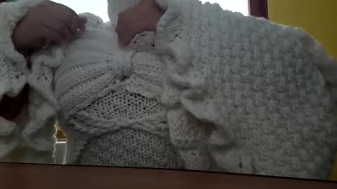 Snapshot of whitesweater chatting on 10/21/25, 06:03 whitesweater online show from 10/21/25, 06:03