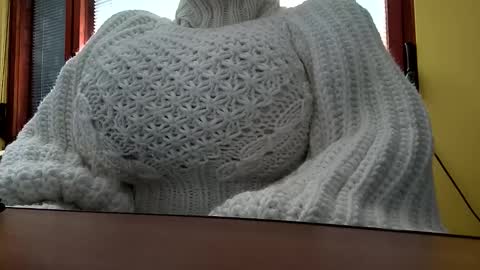 Snapshot of whitesweater chatting on 10/29/25, 08:16 whitesweater online show from 10/29/25, 08:16