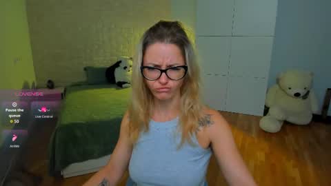 Snapshot of whitneypunnch chatting on 07/01/26, 09:00 whitneypunnch online show from 07/01/26, 09:00