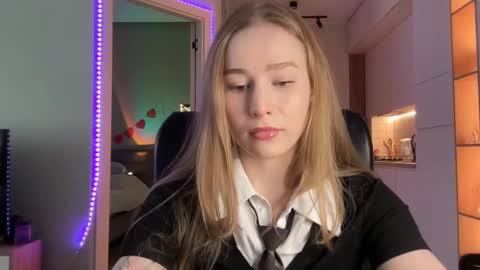 Snapshot of whoisalisa chatting on 12/13/24, 06:42 Alisa online show from 12/13/24, 06:42