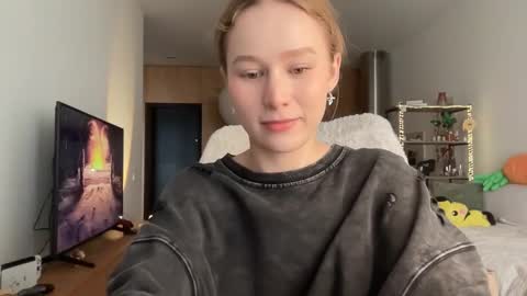 Alisa online show from 09/18/25, 07:21