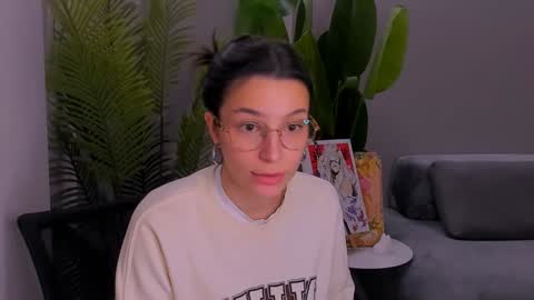 Snapshot of whoislulu chatting on 01/06/25, 08:18 whoislulu online show from 01/06/25, 08:18